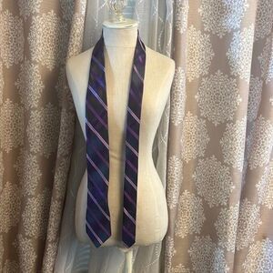 EUC Arrow Mens 100% silk Tie